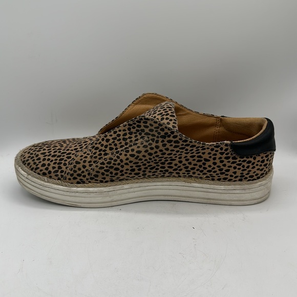Universal Thread leopard print slip-on sneakers, size 8 - Picture 4 of 10